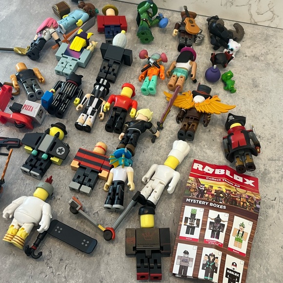 Roblox large lot of figurine toys - Picture 12 of 15